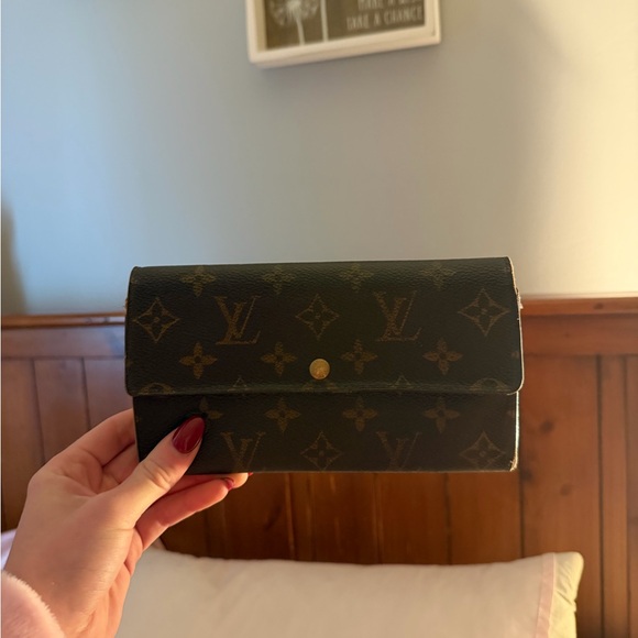 Louis Vuitton Handbags - Louis Vuitton Dark Brown Monogram Clutch